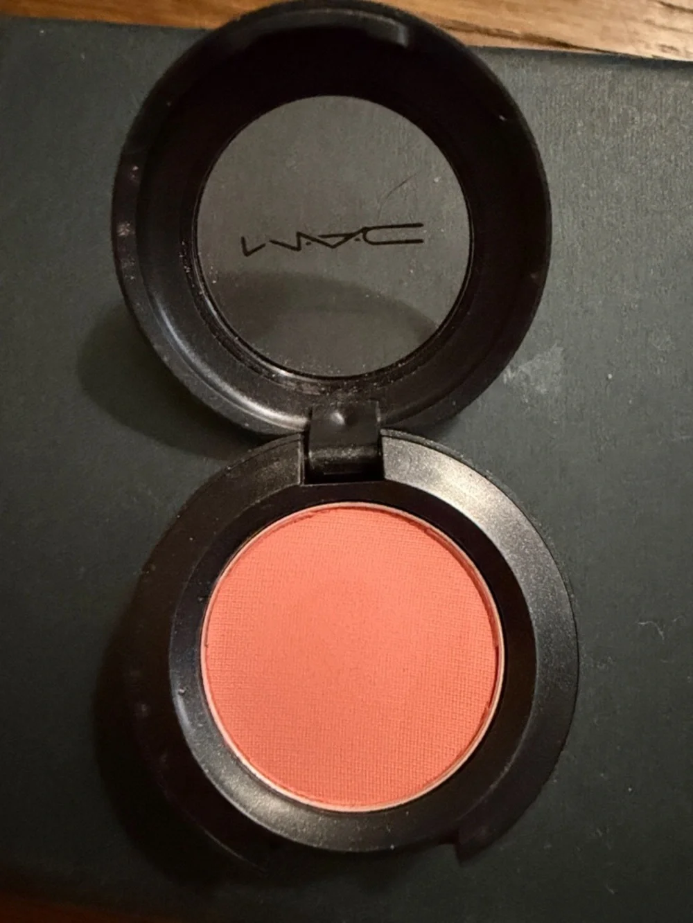 MAC Cosmetics Trio Eyeshadow Set — Coral, Coppering & I Like 2 Watch - Picture 3 of 5
